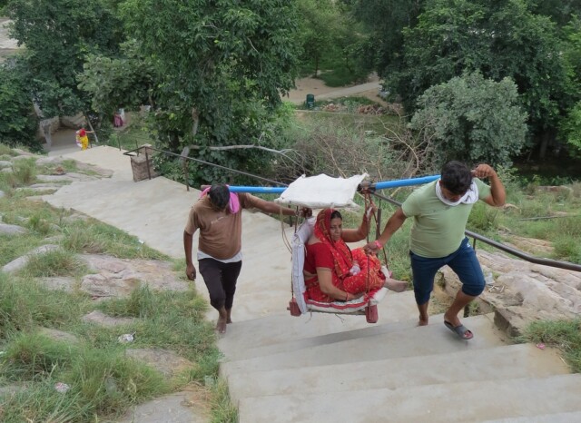 Palki (palanquin) in Kedarnath (Kaman, Bharatpur, Rajasthan, India)