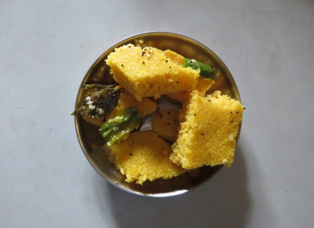 Dhokla-Khaman at Marwari Tiffin Center in Vrindavan (Uttar Pradesh, India)