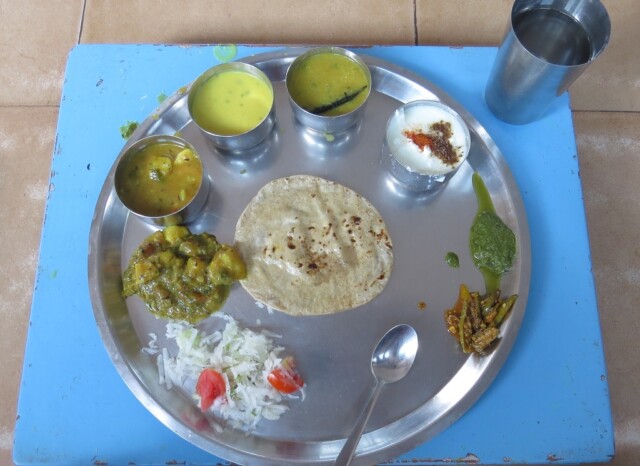 Unlimited Dinner Thali at SETH ANANDRAM JAIPURIA BHAWAN (Vrindavan, Uttar Pradesh, India)