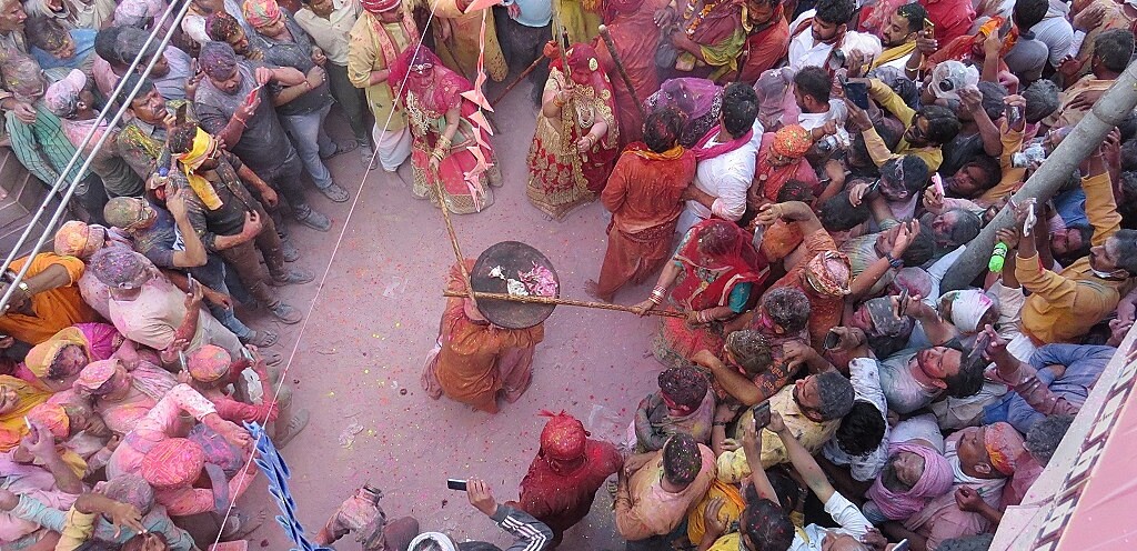 Huriyarins and Huriyare during Lathmar Holi - 2023 (Barsana, Uttar Pradesh, India)