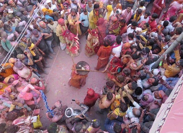 Huriyarins and Huriyare during Lathmar Holi - 2023 (Barsana, Uttar Pradesh, India)