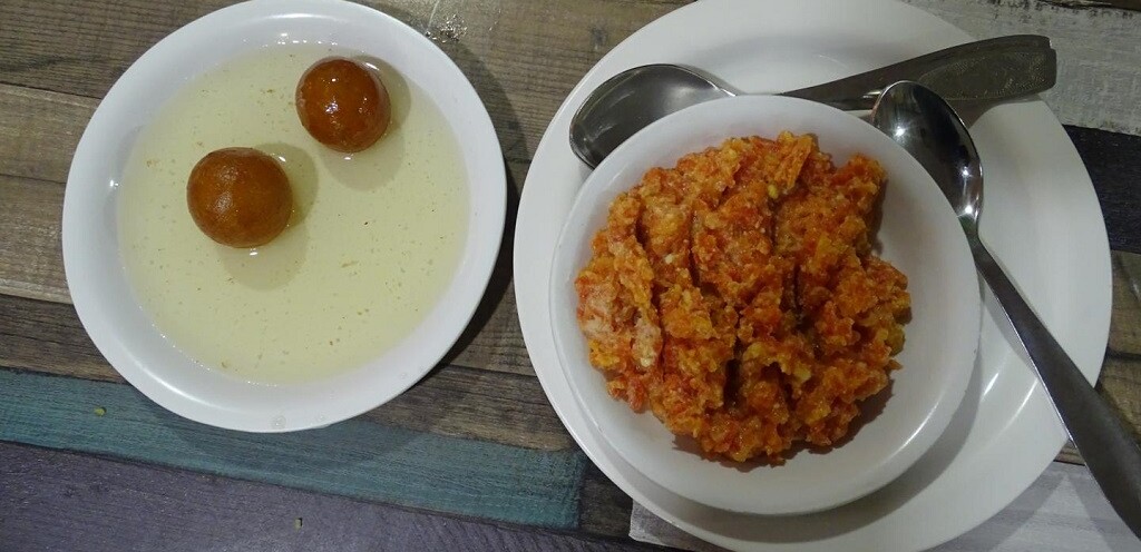 Gulab Jamun & Gajar (Carrot) Halwa at Aaswad Upahar & Mithai Griha, Dadar West, Mumbai, Maharashtra, India