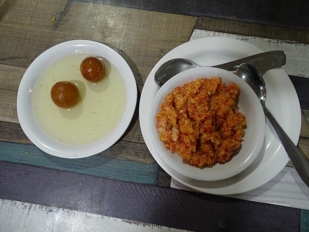 Gulab Jamun & Gajar (Carrot) Halwa at Aaswad Upahar & Mithai Griha (Dadar)