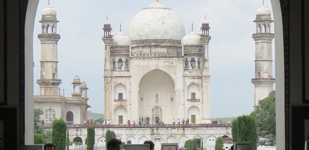 View of 'Bibi Ka Maqbara' through Arch (Aurangabad, Maharashtra, India)