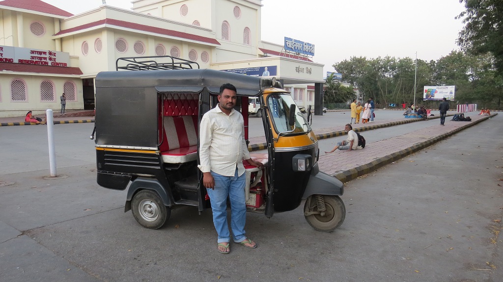 Kishore – An Auto-Rickshaw Driver Who Showed Us Popular Tourist Places in Shirdi