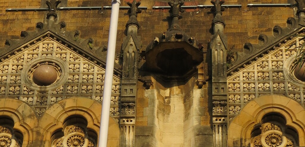Queen Victoria's Missing Statue at Chhatrapati Shivaji Maharaj Terminus in Mumbai (Maharashtra, India)