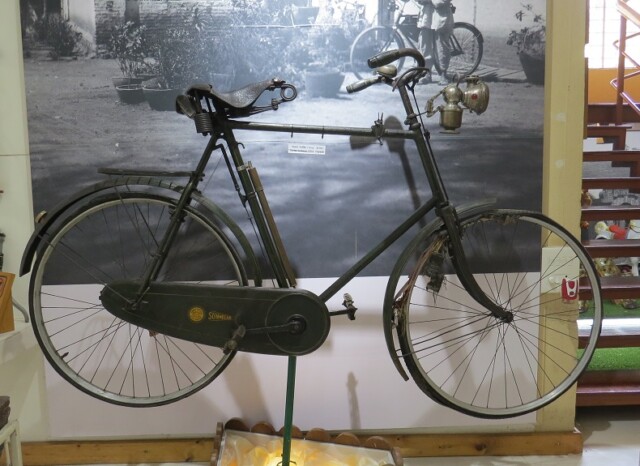 Golden Sunbeam Bicycle (1914, England) at Vikram Pendse Cycles Private Museum in Pune (Maharashtra, India)