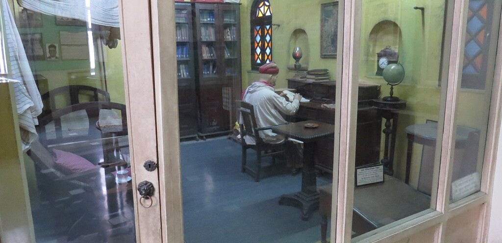 Table used by Lokmanya to Write famous Book 'Gita Rahasya'