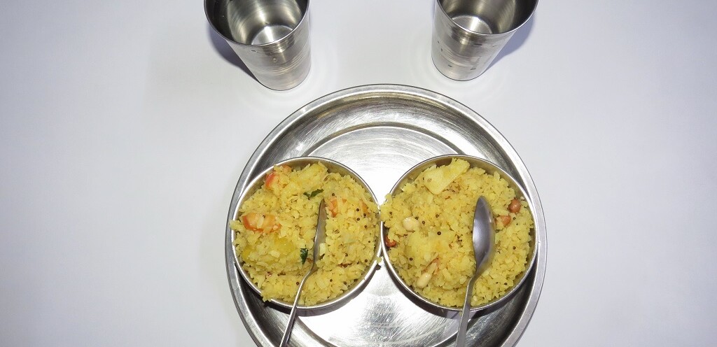 Poha as Breakfast at Omkarananda Ganga Sadan (Muni Ki Reti, Rishikesh, Uttarakhand, India)