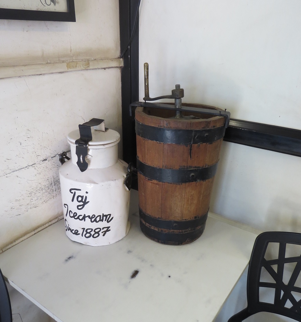 Wooden Barrel - To Churn Ice Cream (Taj Ice Cream, Bohri Mohalla, Mumbai)