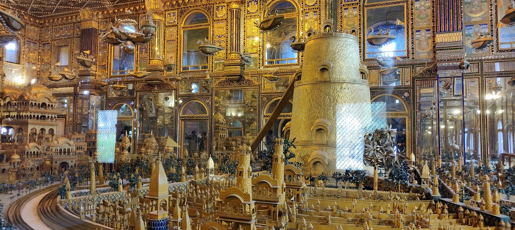 Depiction of Gold Mount Sumeru at Soniji Ki Nasiyan (Ajmer, Rajasthan, India)