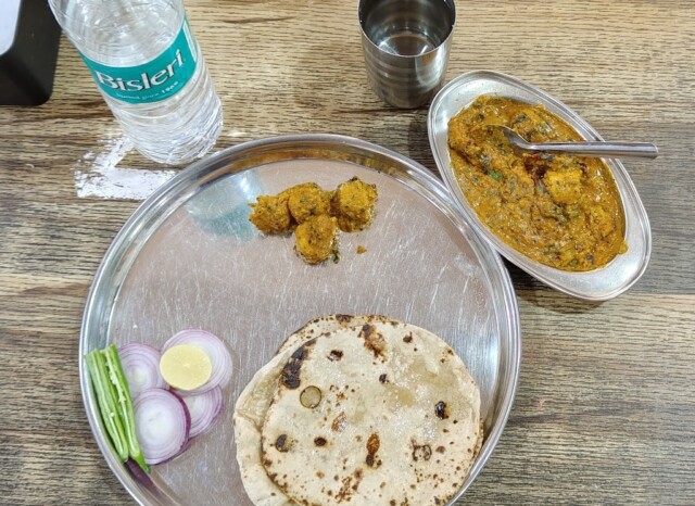 Gatte ki Sabzi with Butter Roti at Radhe Ji Restaurant (Pushkar, Rajasthan, India)