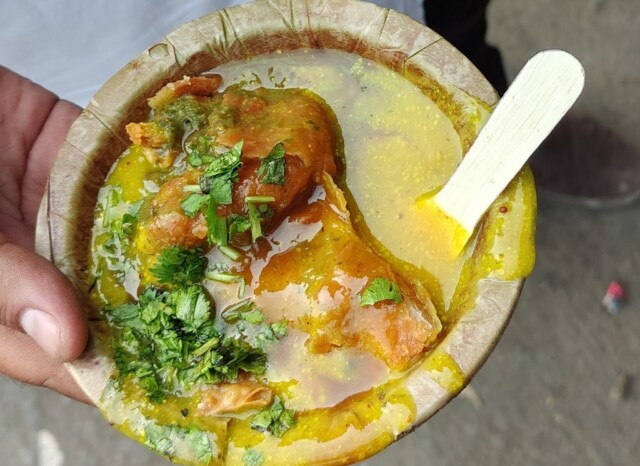 Kadhi-Kachori at Khandelwal Chat Bhandar, Ajmer (Rajasthan, India)