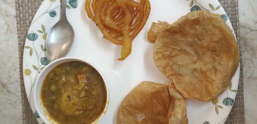 Jalebi & Kachori-Sabzi (Shree Vrindavan Sweets & Chat, Dak Bunglow Road, Patna, Bihar, India)