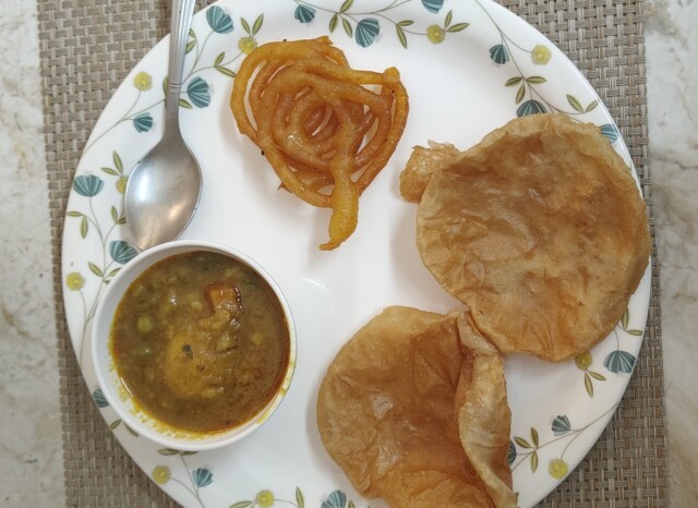 Jalebi & Kachori-Sabzi (Shree Vrindavan Sweets & Chat, Dak Bunglow Road, Patna, Bihar, India)
