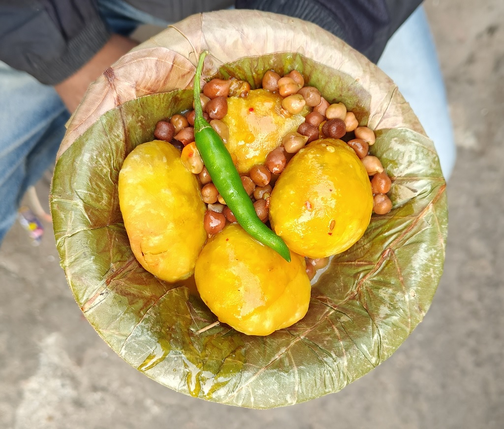 Kachori & Ghugni (Late Nandu Ji Kachri Wale, Chowk, Sabzi Bazaar, Patna City, Bihar, India)