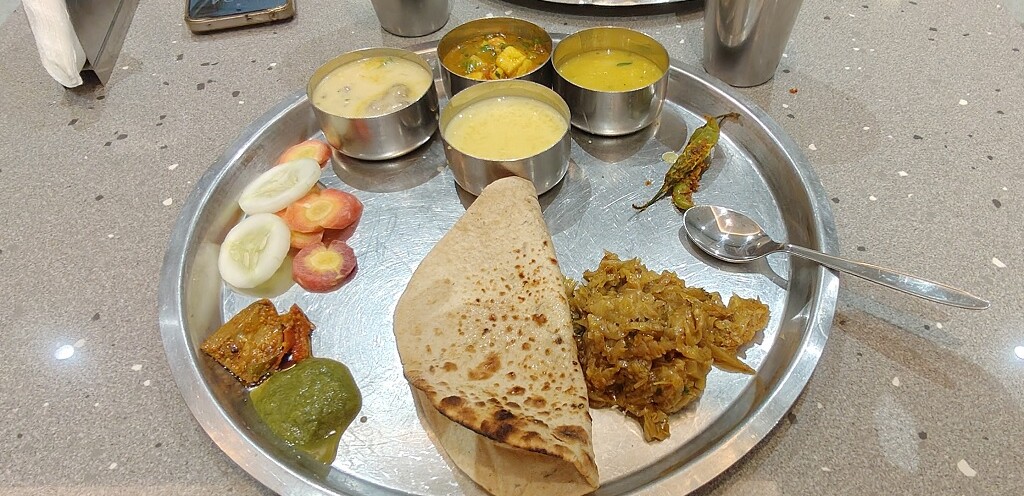 Unlimited Dinner Thali (Veg.) at JAIPURIA BHAWAN (Varanasi, Uttar Pradesh, India)