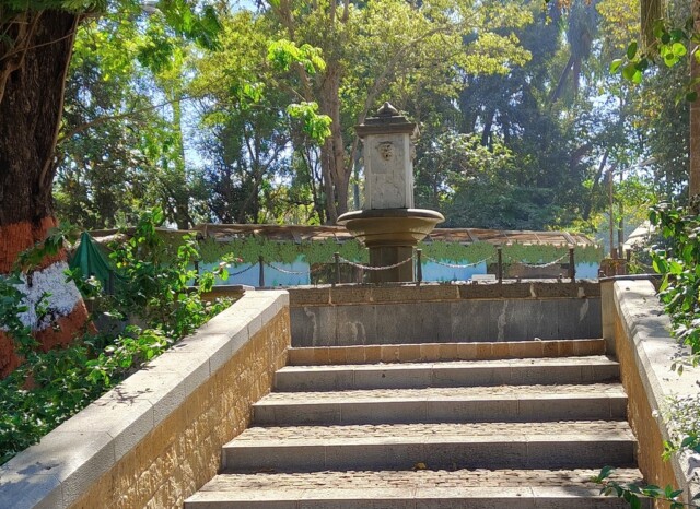 Seth Samaladas Pyaav (Built in 1903) at Byculla Zoo, Mumbai (Maharashtra, India)