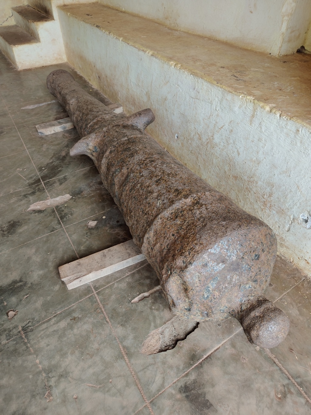 Artillery remains at Cabo de Rama Fort (Goa)