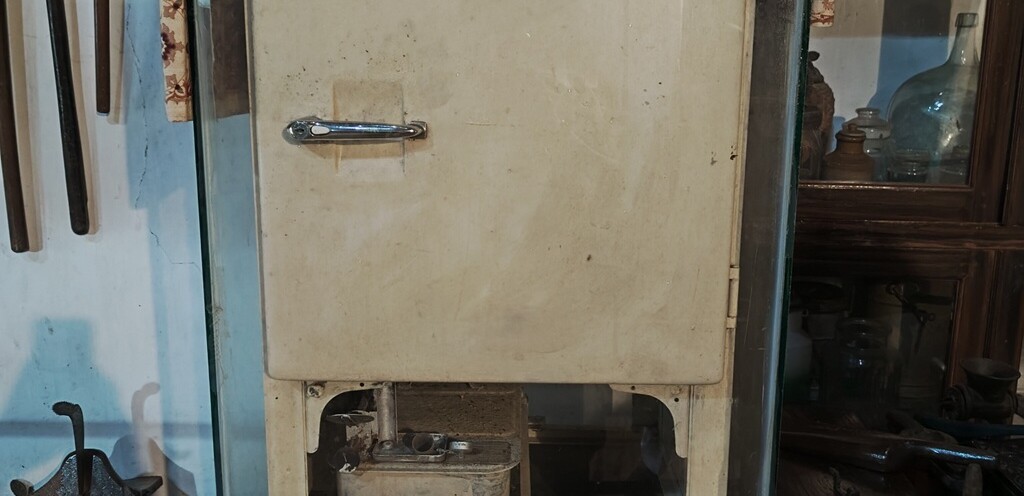 ELECTROLUX Kerosene Fridge at CASA ARAUJO ALVARES, Goa (India)