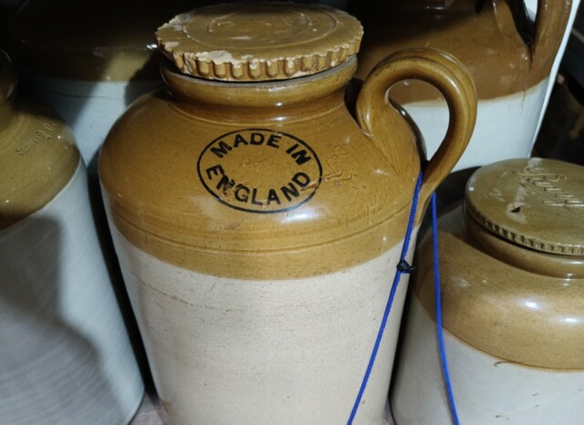 Traditional Ceramic Barni - Bayam (made in England) at CASA ARAUJO ALVARES, Goa (India)