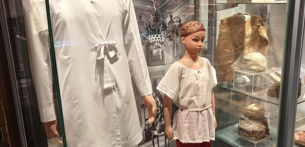 Costume of Parsi Men (The F.D. Alpaiwalla Museum, Mumbai, India)