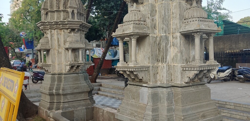 Shri Madhavdas Laxmidas Kothari Fountain at M. G. Road, Dhobi Talao, Mumbai (Maharashtra, India)