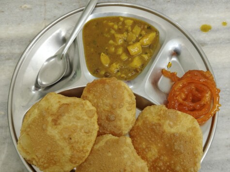 Puri+Aloo-Sabzi+Jalebi - Breakfast at Mahadev Misthan Bhandar in Patna (Bihar)