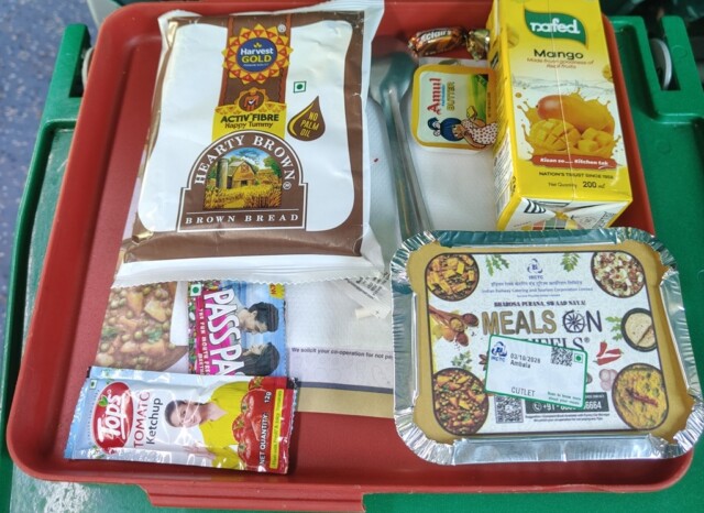 Breakfast in KALKA SHTABDI EX (12006)